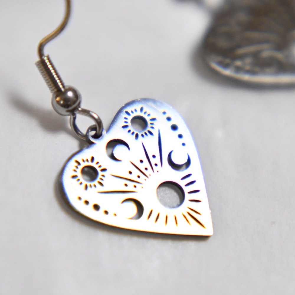 Silver Heart Earrings with Celestial Cutout Design Planchette Ouija witchy Boho - Picture 3 of 3